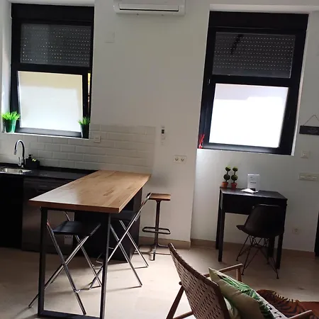 Apartment Colon 13 *