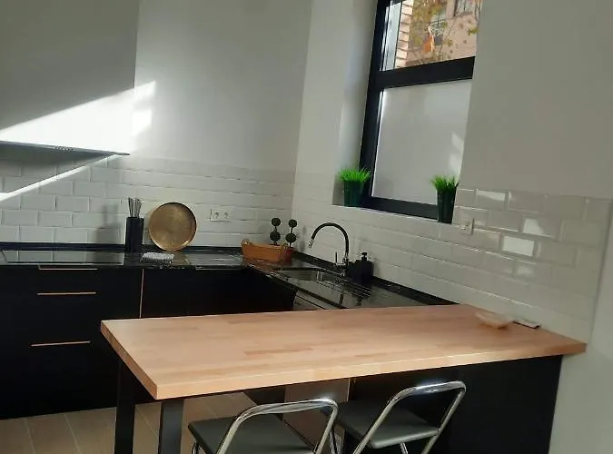 Apartment Colon 13 *